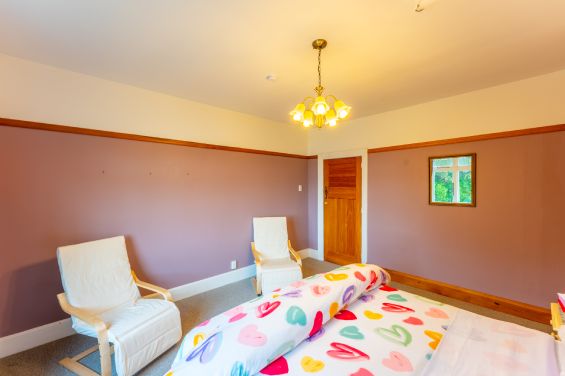 Honey Suckle Room